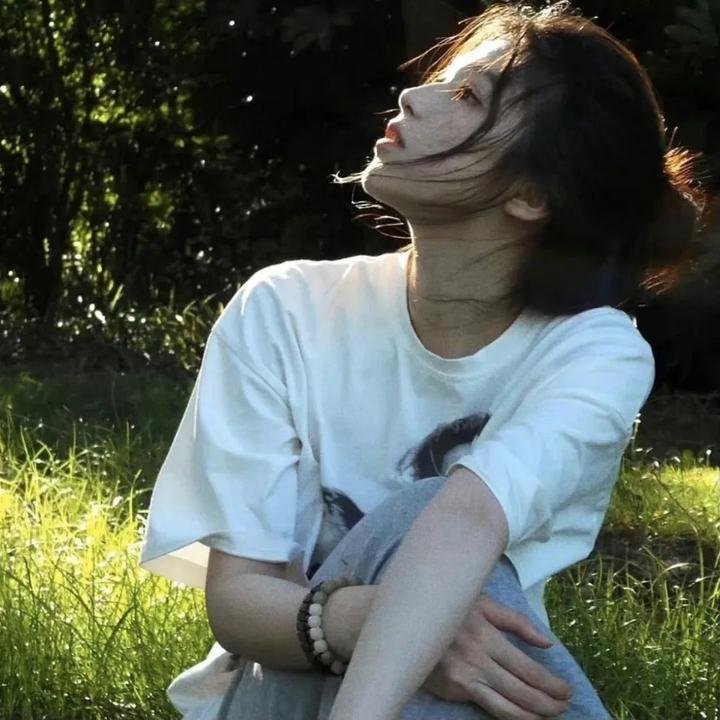 男爵的同桌小女生